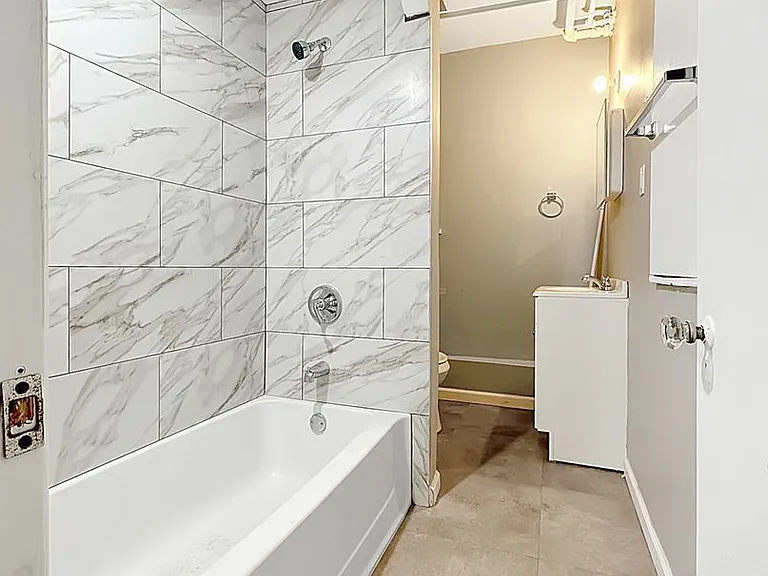 Manning Manor — Photo 16
