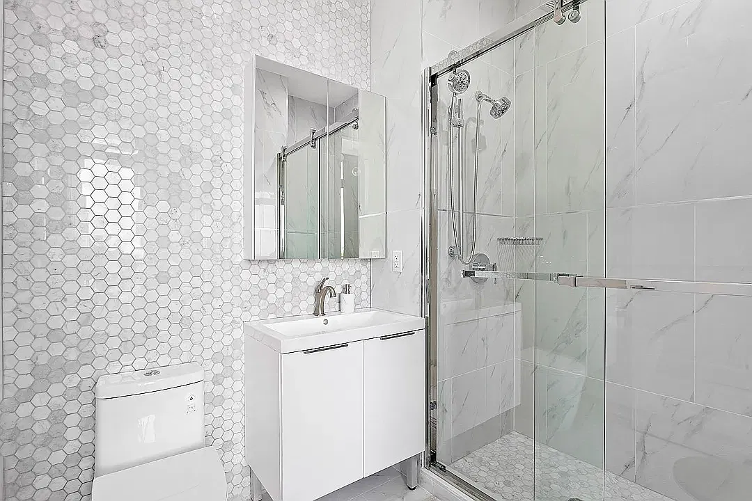 221 Sea Breeze Ave — Photo 4