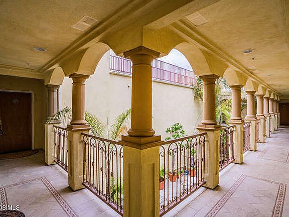 4th image of 11803 Goshen Ave #Penthouse 1