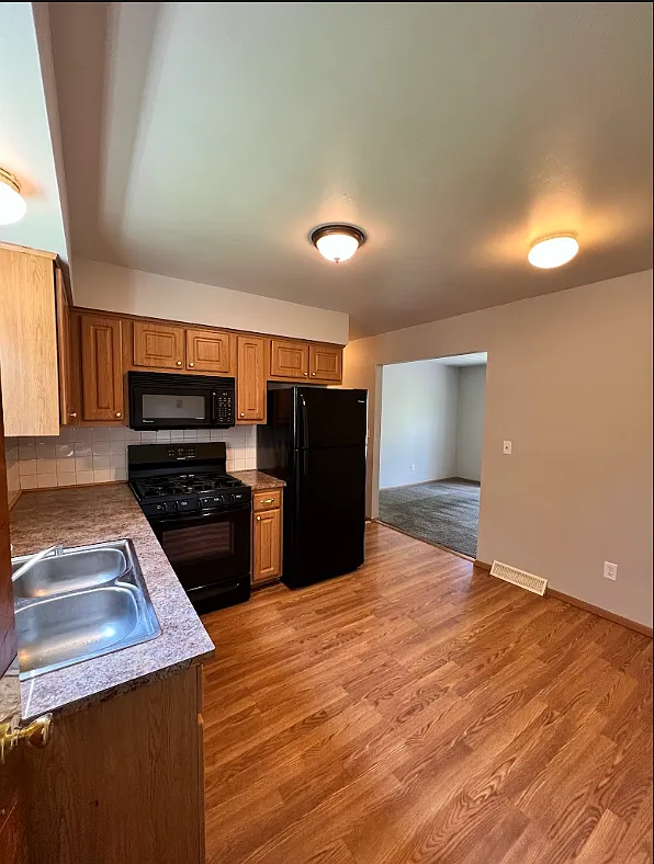 2 bed, $900 — Photo 4