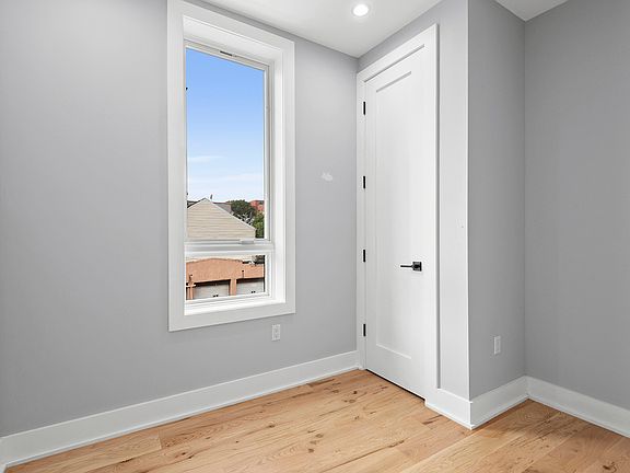 3rd image of 906 Herkimer St APT 2