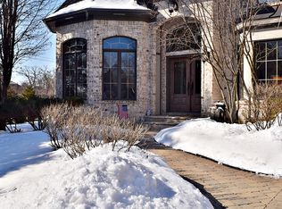 890 Reserve Ct, South Elgin, IL 60177