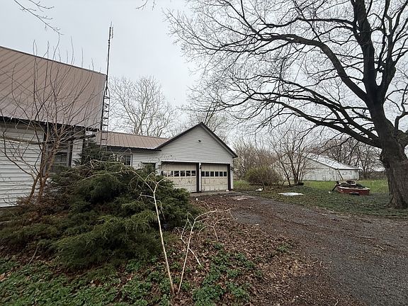 3rd image of 656 N 6th Rd