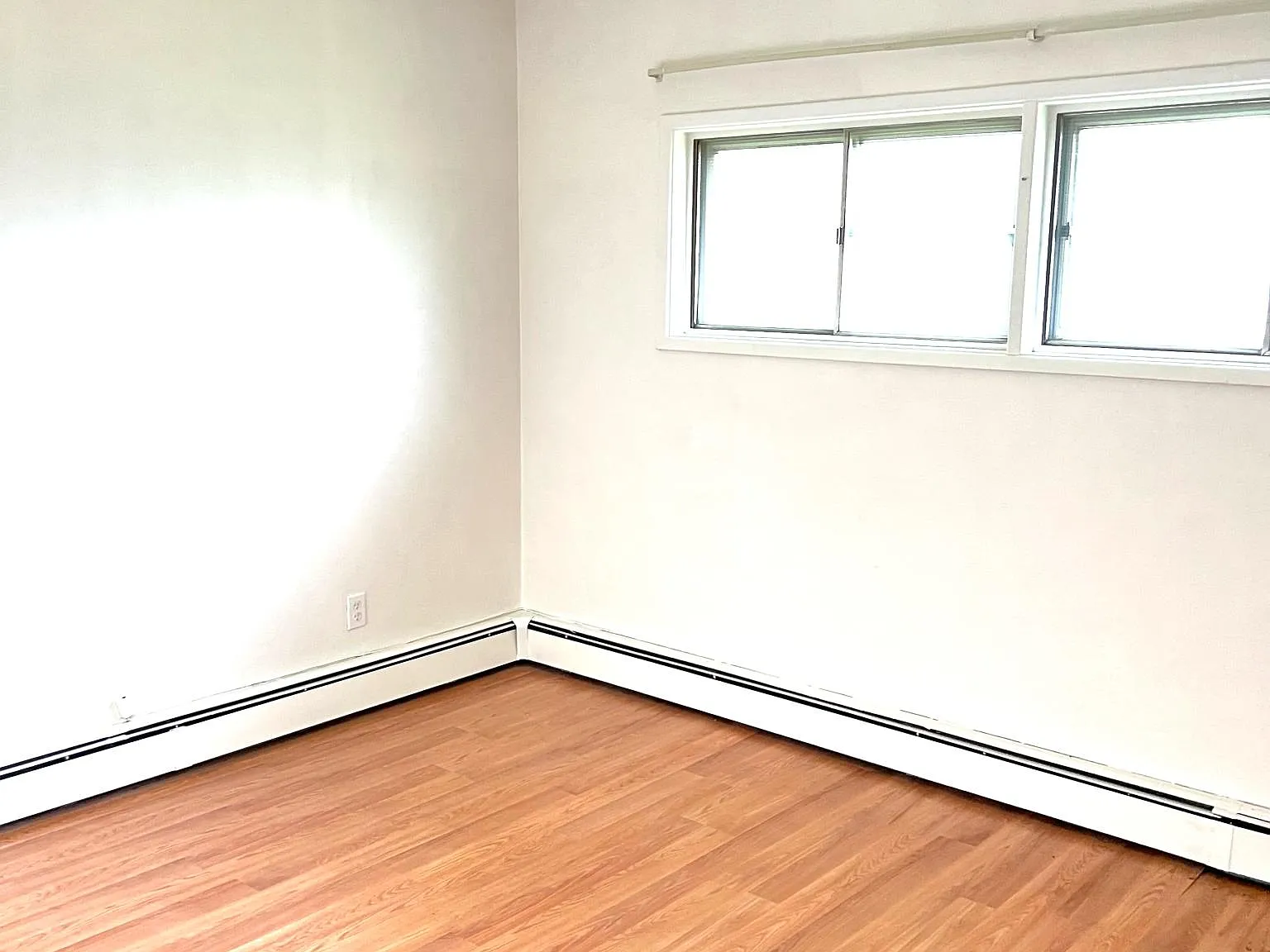 3 bed, 1100 sqft, $1,949 — Photo 2