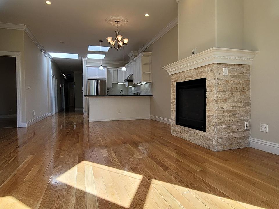 Open floor plan - Living Room & Kitchen