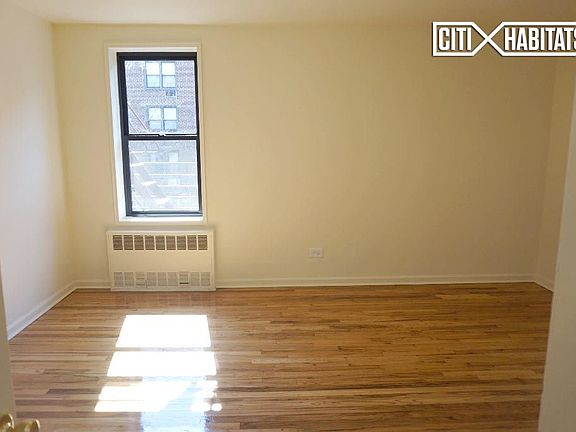5th image of 3515 Leverich St APT 301