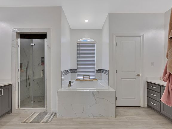 5th image of 1020 N Navajo Ave