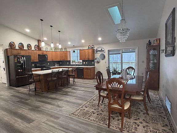 2nd image of 208 S Delaware Ct