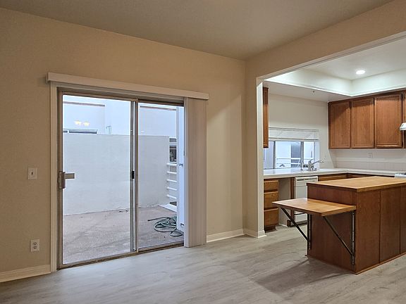 5th image of 1137 El Centro St APT B
