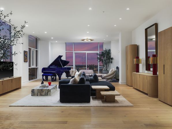 555 E 5th St APT 2712