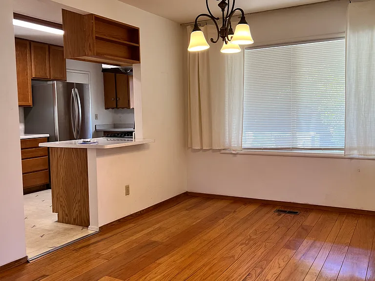 1704 Wesley Ave — Photo 4