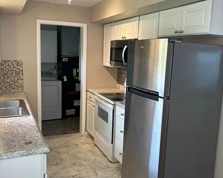 2208 N Ball Ave — Photo 6