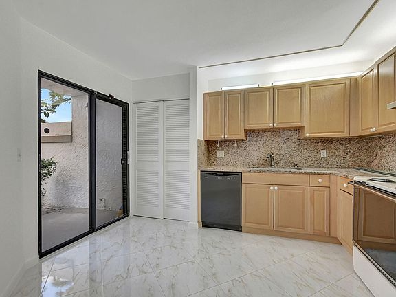 3rd image of 7533 Glendevon Lane #902