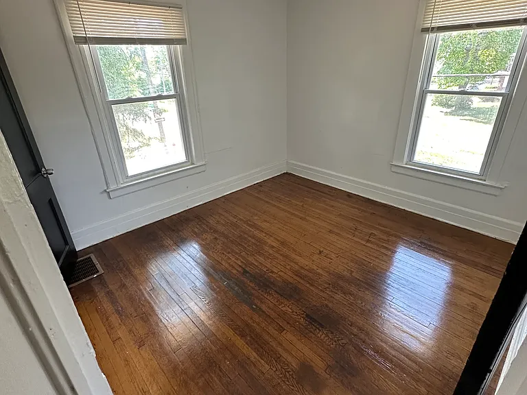 2754 Columbus St — Photo 8