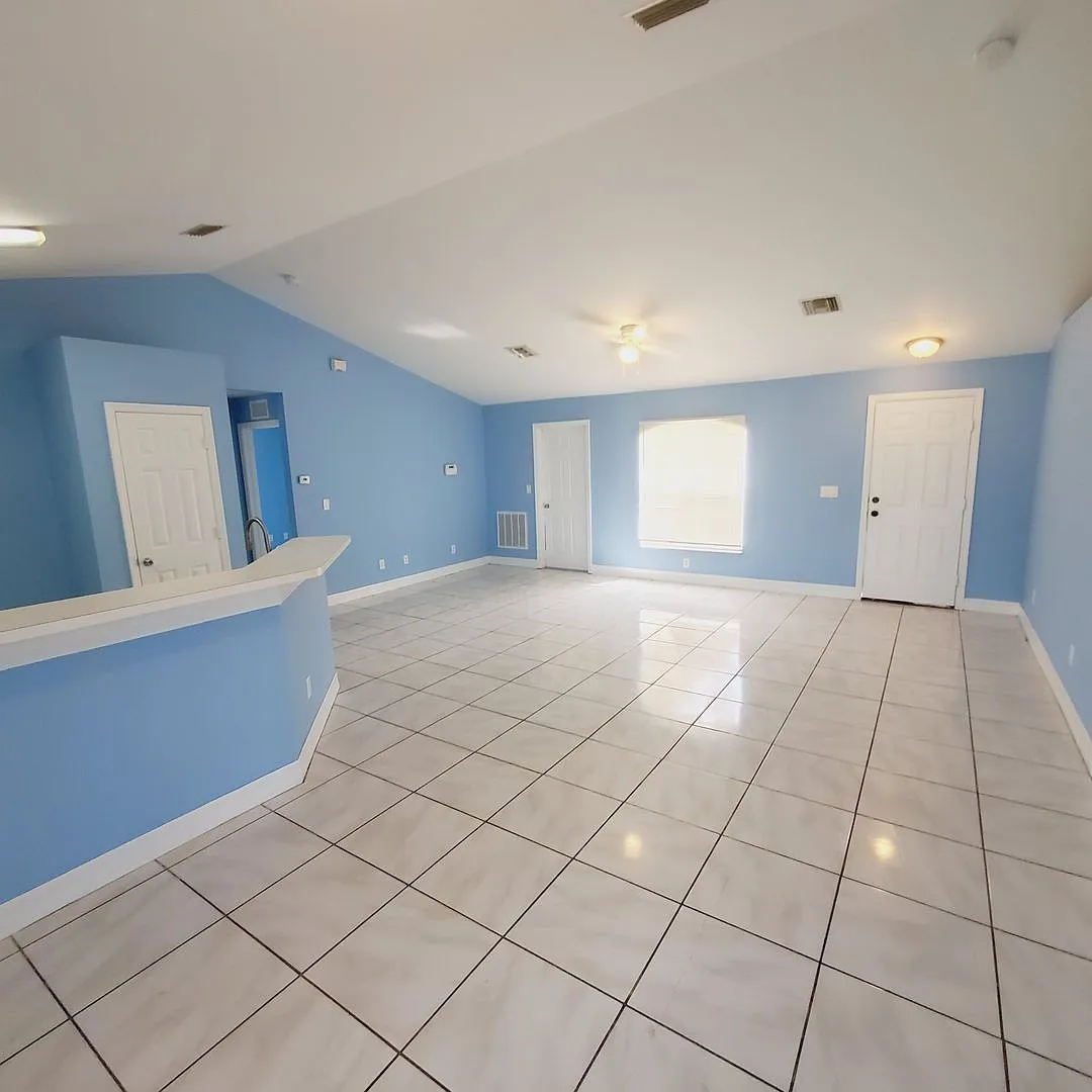 Lehigh Acres 3 Bedroom/ 2 Bathroom — Photo 2