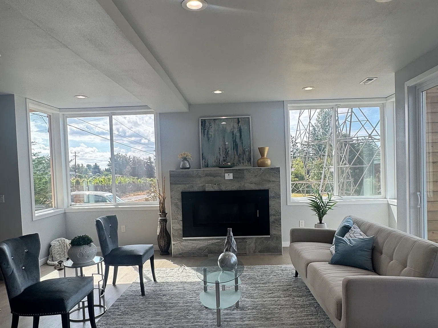 4 bed, 3630 sqft, $4,200 — Photo 4