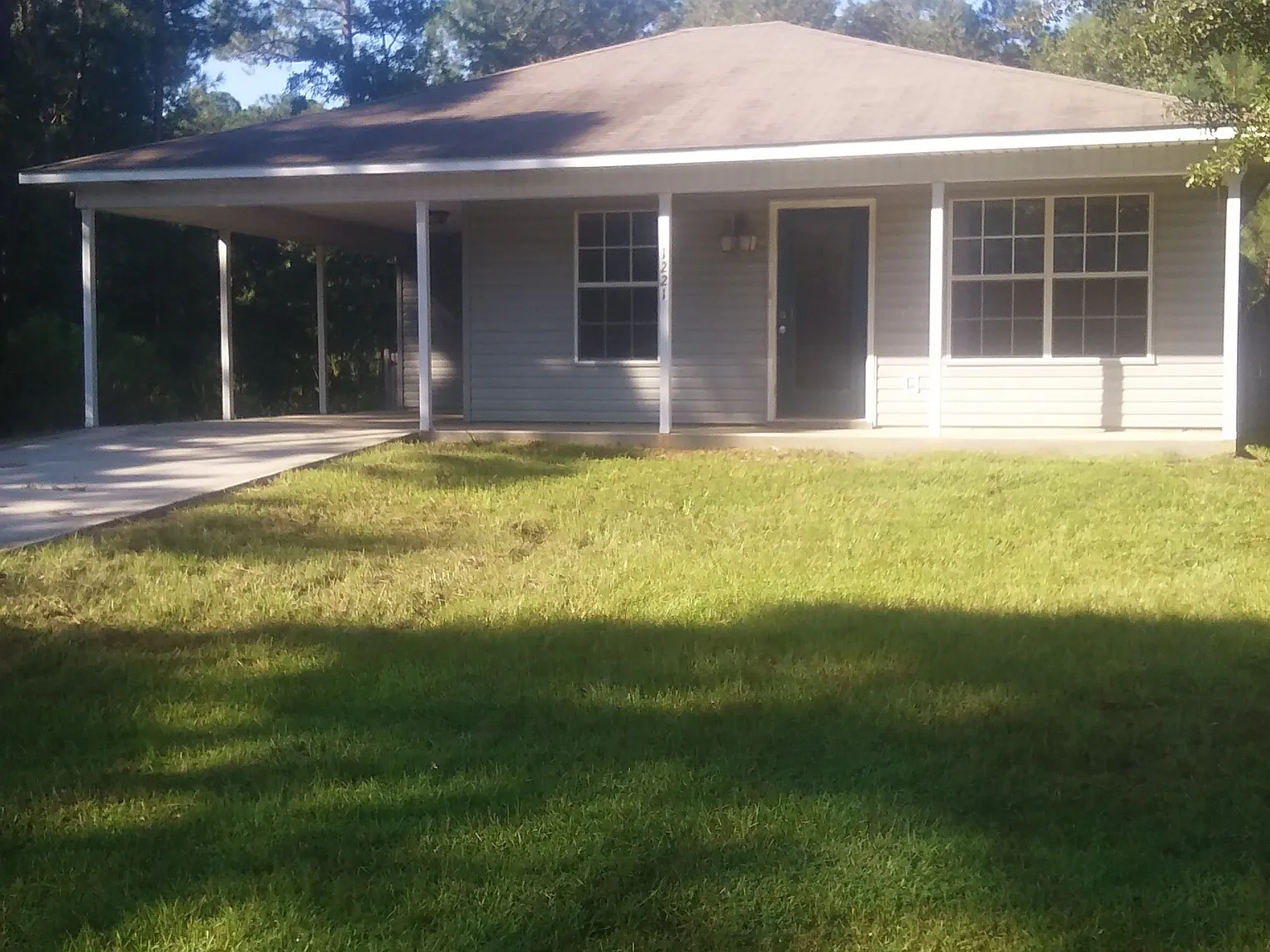 3 bed, 1100 sqft, $1,300 — Photo 1