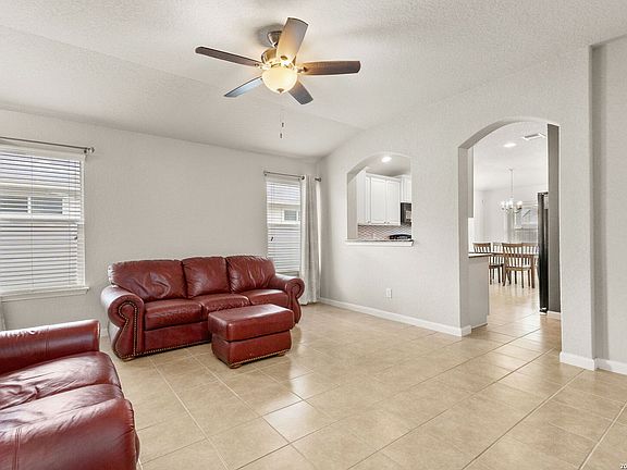 4th image of 731 SPECTRUM DR