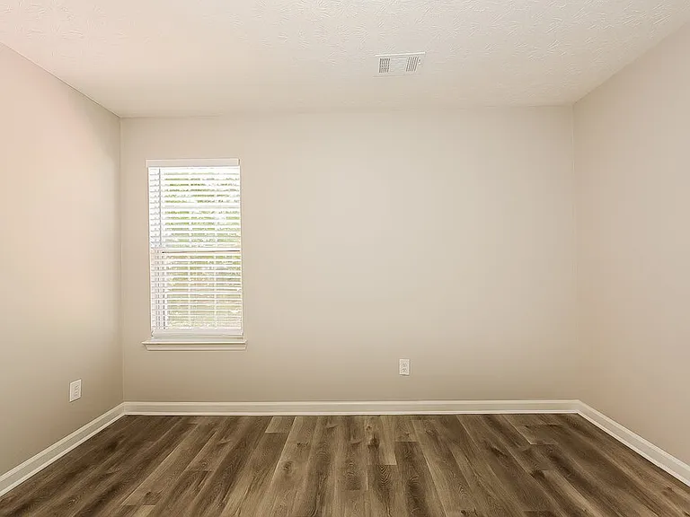 135 Greenland Dr — Photo 18
