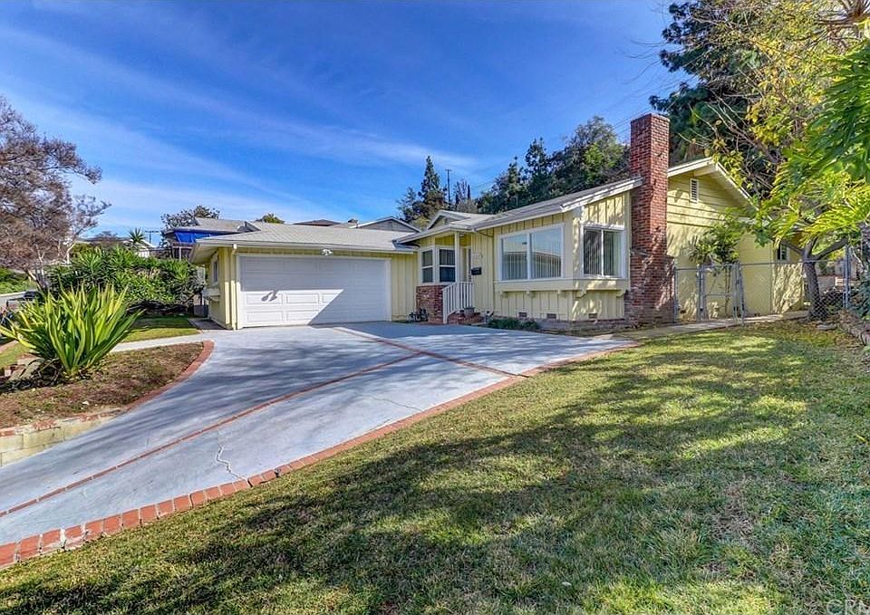 1st image of 266 Barranca Dr