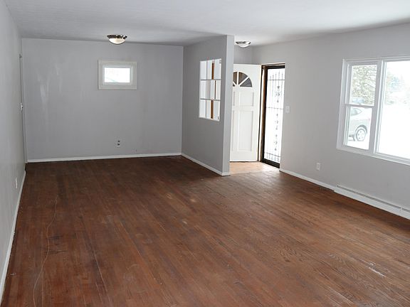 3rd image of 583 Eloise Dr
