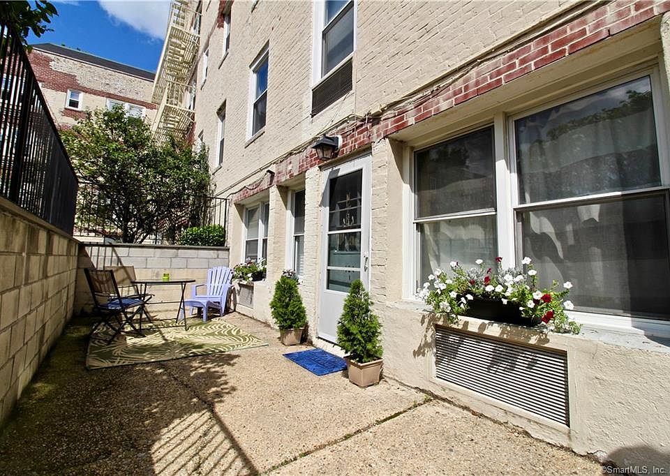 1st image of 134 Woodside Grn APT 1