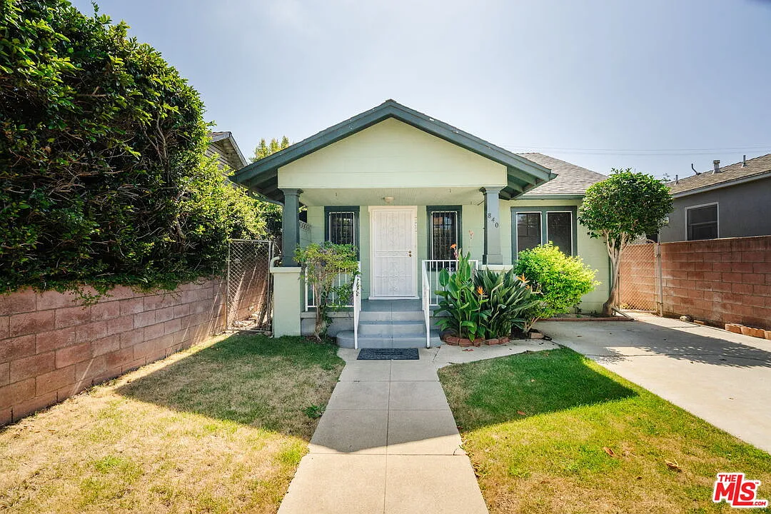 2 bed, 1.0 bath, 864 sqft, $5,500 — Photo 3