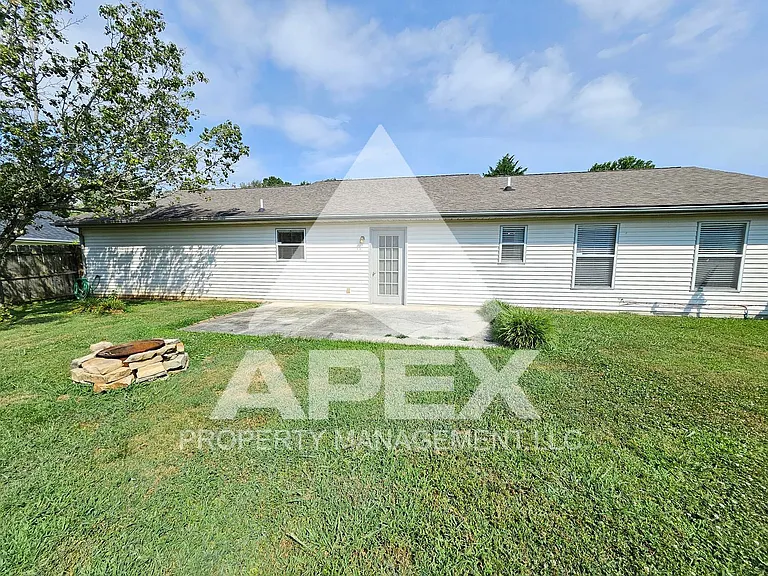 2528 Cinema Dr — Photo 23