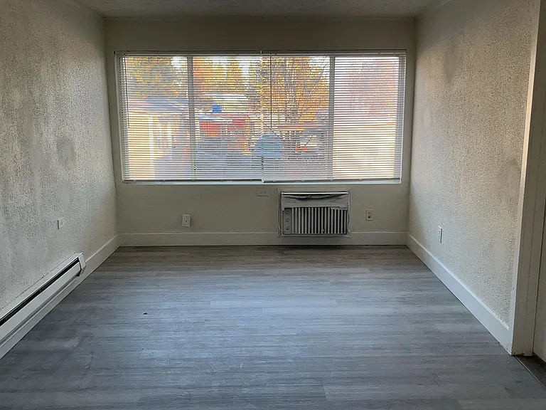 5314 W Sunset Hwy #E — Photo 6