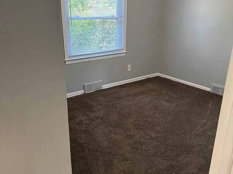 15625 W Forteen Mile Rd — Photo 19