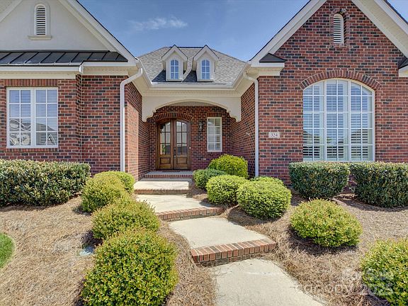3rd image of 324 Quinby Way