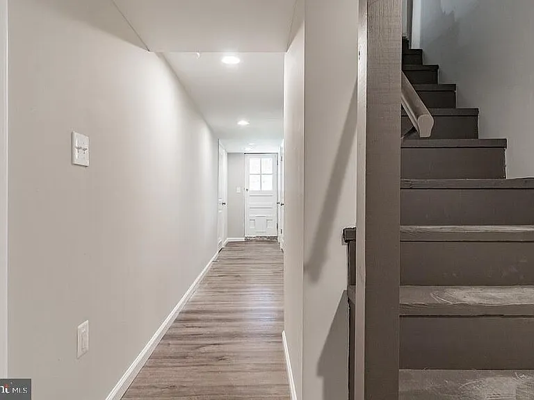 413 Rogers Ave — Photo 18