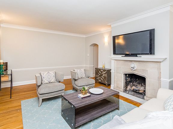 5th image of 609 W Stratford Pl APT 6D