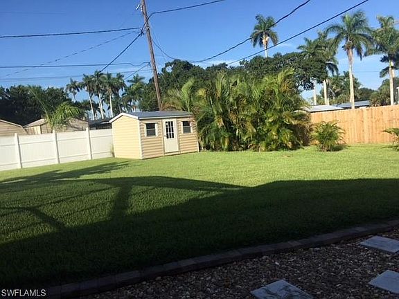 3rd image of 214 E Esperanza Ave