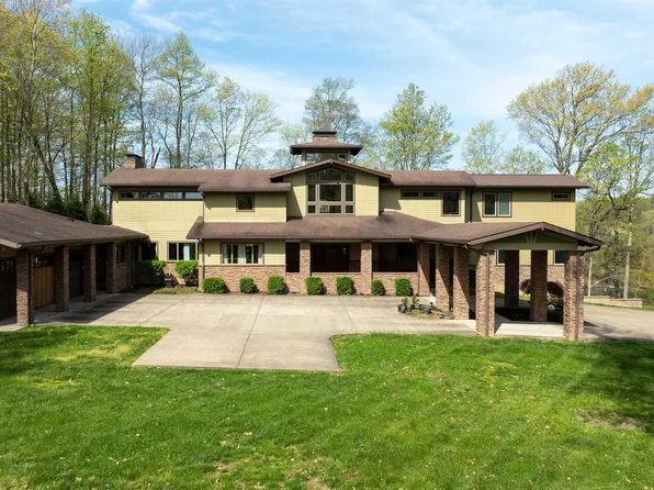 215 Mystic Dr, Morgantown, WV 26508