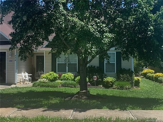 1st image of 136 Valencia Ln