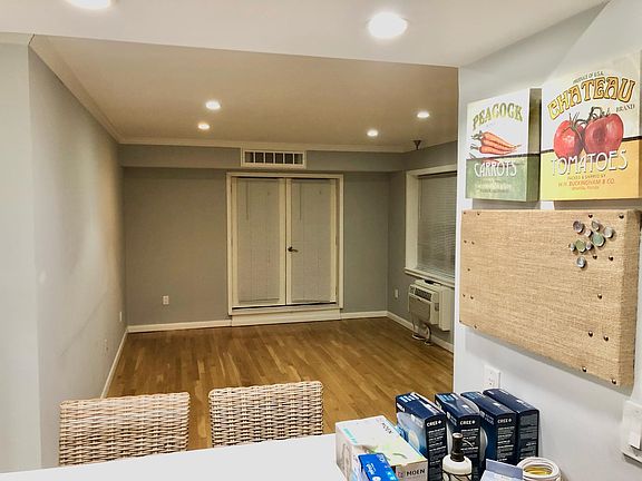 3rd image of 301 N Barry Ave