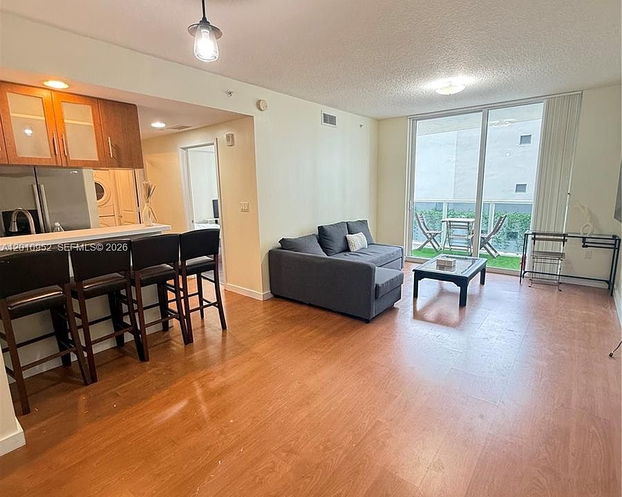 1st image of 601 NE 23rd St APT 901