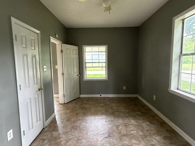 102 Tuxedo Dr — Photo 2