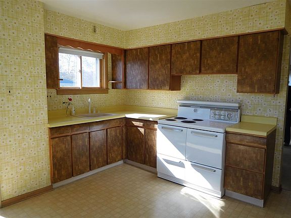 4th image of 426 Norway St