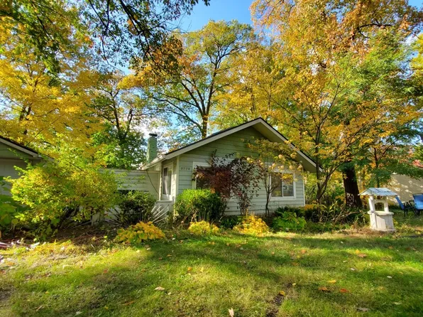 3770 Woodview Ave, West Bloomfield, MI 48324