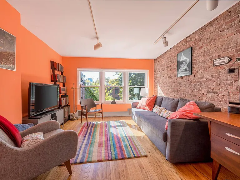 372 1/2 Pacific St — Photo 23