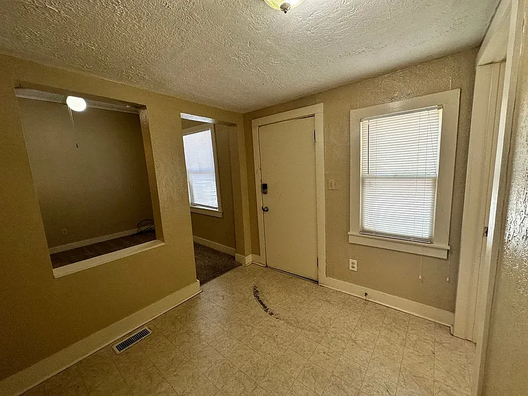 715 Asp Ave — Photo 14