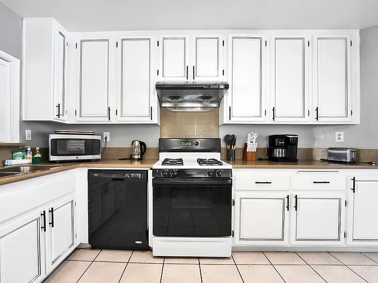 12675 Elmhurst Dr — Photo 4