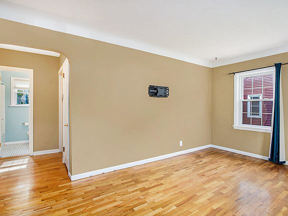 4th image of 30 31st St N
