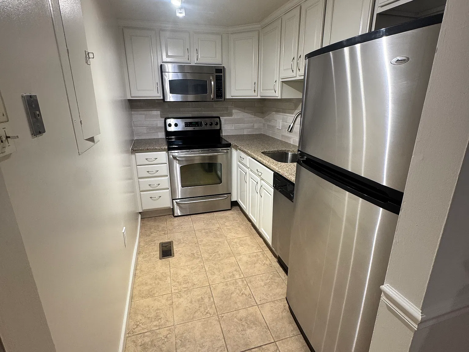 2 bed, 886 sqft, $2,895 — Photo 4
