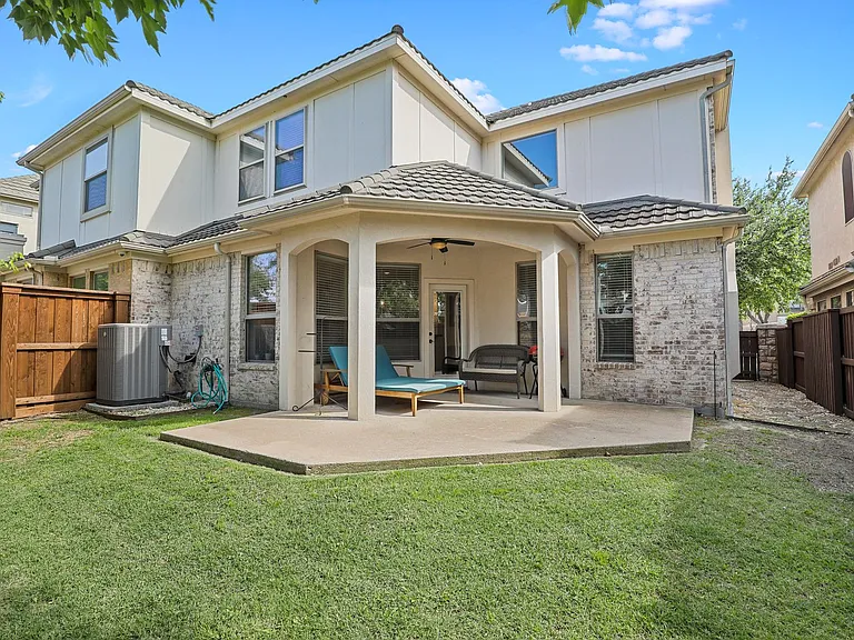 2561 Fountain Cv — Photo 3