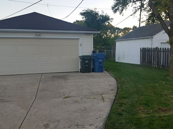 5th image of 4807 Lincoln Ave