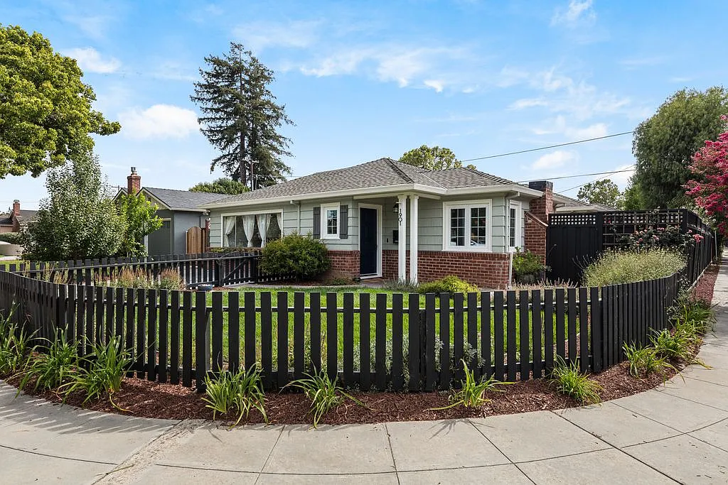 1901 Jonathan Ave photo 1