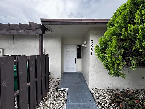 3831 SW 69th Ave Photo 1